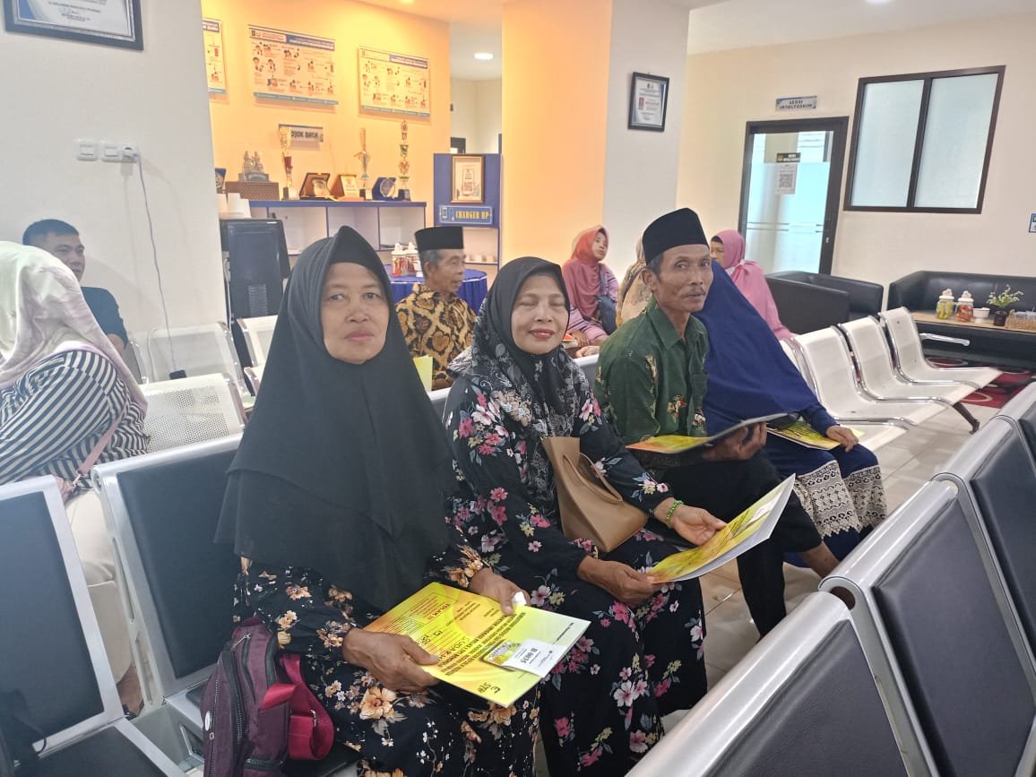 QIBLATAIN NW DAMPINGI LANGSUNG JAMAAH DALAM PROSES PEMBUATAN PASPOR – NYAMAN, AMAN, DAN TERARAH