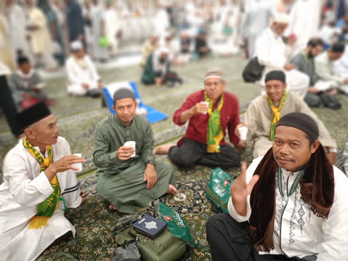 AIR ZAMZAM SESUAI DENGAN NIAT ORANG YANG MEMINUMNYA