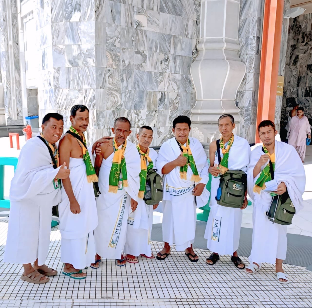 PESAN TERSIRAT DARI KAIN IHRAM YANG TAK BERJAHIT